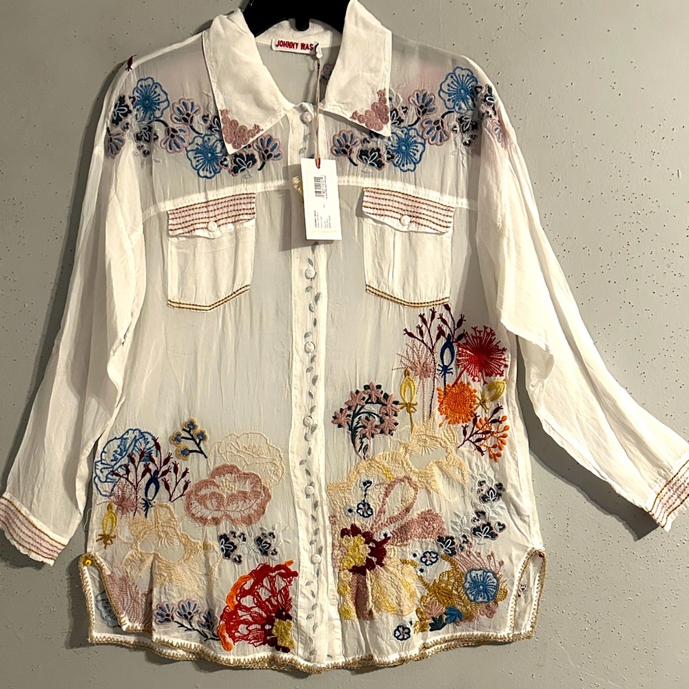 NWT Johnny Was Women's White Floral Embroidered Top pit to pit:24” oversized